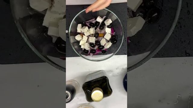 Салат из пасты с маслинами и фетой! Или холодная паста! смотреть онлайн
