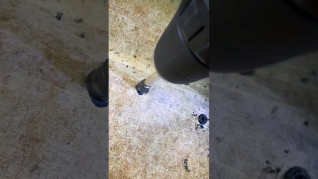 Способ удаления заклёпок на дверных картах ￼￼