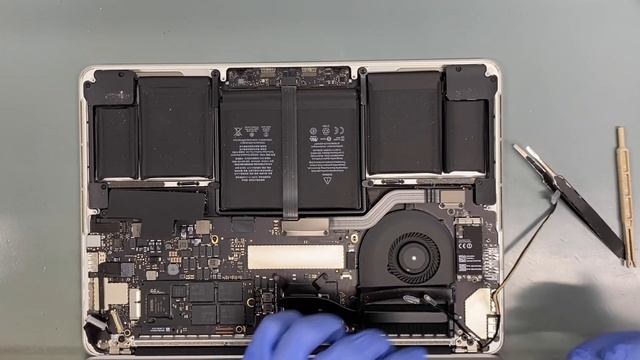 MacBook Pro Retina, 13 inch, Early 2015 Display Replacement смотреть онлайн