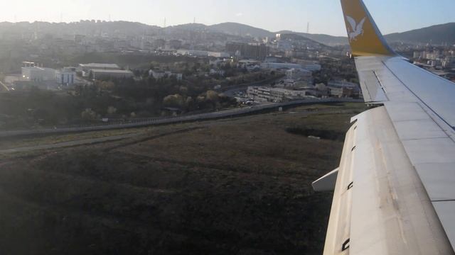 Посадка в аэропорту Сабиха Гёкчен в Стамбуле смотреть онлайн