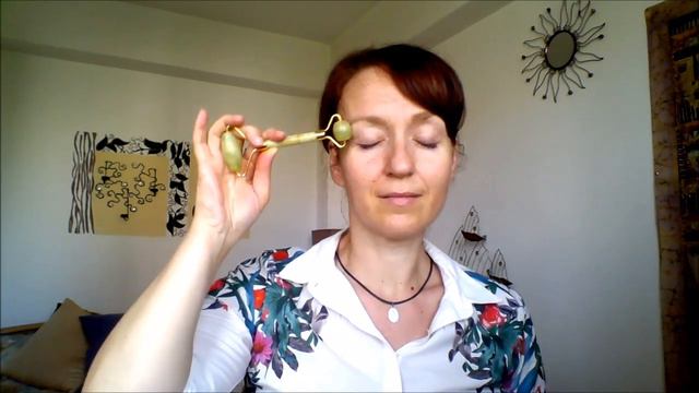 Масажа со ролер од зелен жад смотреть онлайн