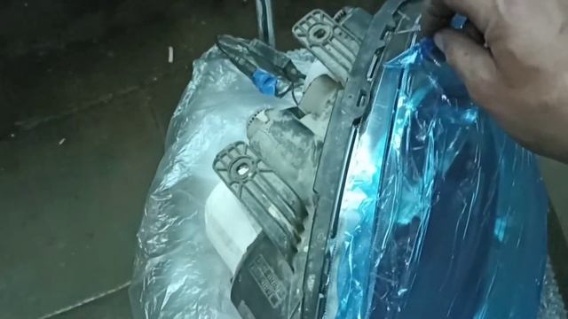 Замена стекла фары Лачетти Lacetti + окраска подложки в черный цвет. смотреть онлайн