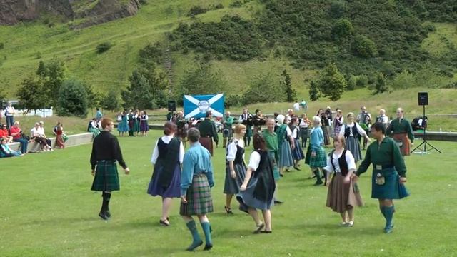 Scottish folk dance: Schiehallion смотреть онлайн