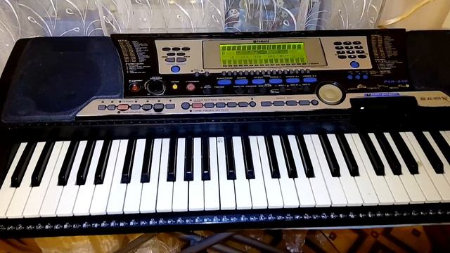 Yamaha PSR 540 смотреть онлайн
