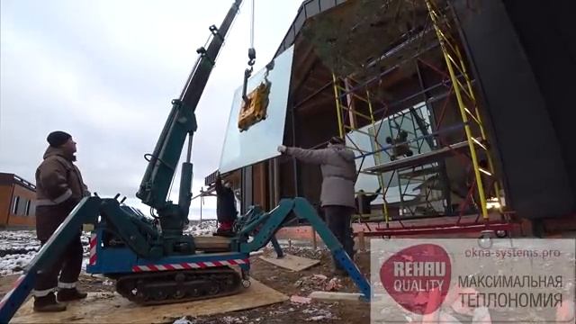 Фасадное остекление Alutech . Дом на Волге. Как можно было так сделать!? стеклопакеты -2,8 тонн!! смотреть онлайн