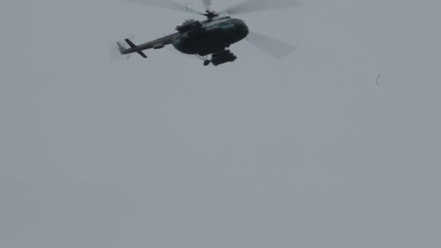 Вертолёт Ми-8 облёты делает. смотреть онлайн