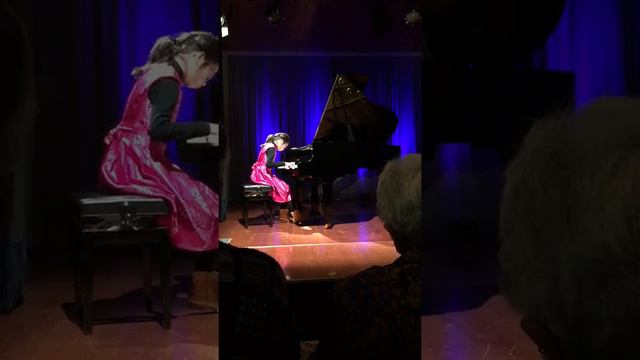 Le moment -composed and performed by Jasmine LAI смотреть онлайн