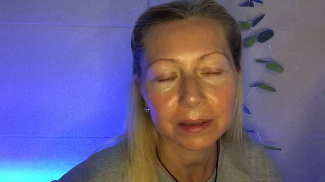 АСМР Макияж себе и рассказы про детство. Шёпот. Для сна и расслабления. смотреть онлайн