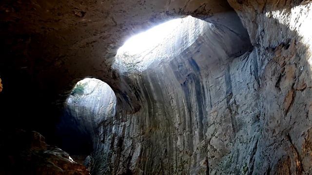 Очите на Бога ( Пещерата Проходна)България с Даниел Димитров смотреть онлайн