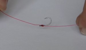 КАК ПРАВИЛЬНО ПРИВЯЗАТЬ КРЮЧОК к леске. 3 надежных метода.