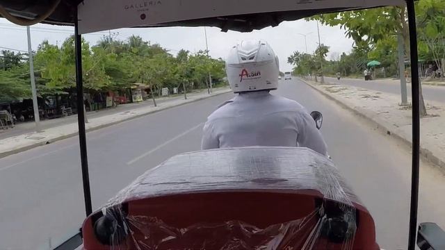 Гонки на ТУК-ТУКах по Сием Рипу, Камбоджа смотреть онлайн