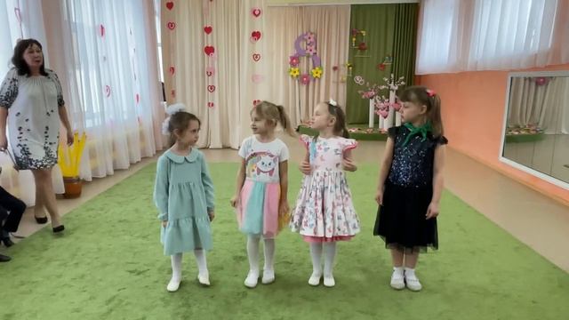 «Солнечные зайчики»поздравляют своих родных бабушек и мам❤️ смотреть онлайн