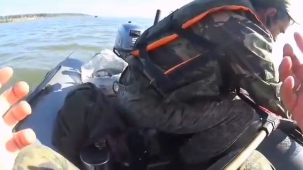 Первый судак напарника