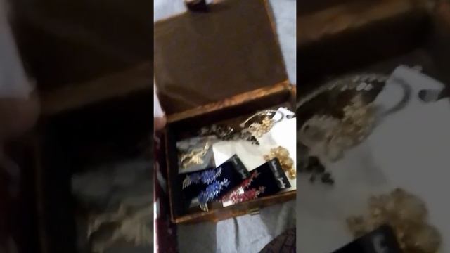 Посмотрите какие красивые безделушки и бижутерию можно сейчас приобрести в Астрахани недорого. смотреть онлайн