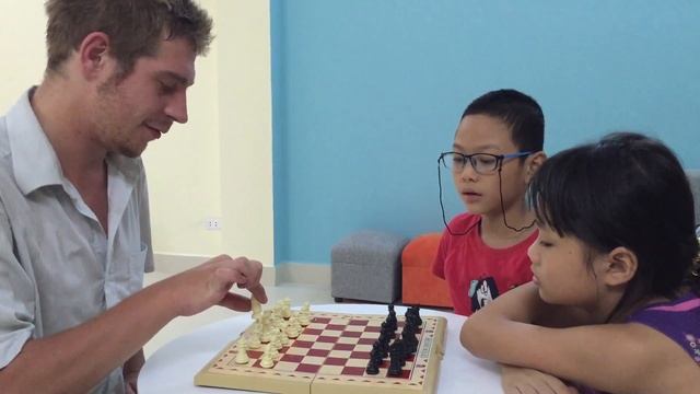 Learn how to play chess, kids! смотреть онлайн