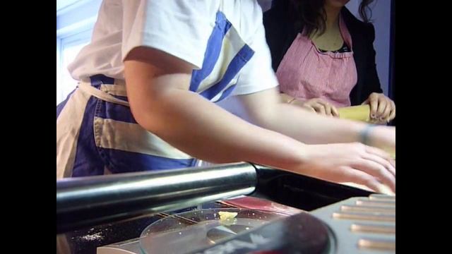 Pizza maken!! Kim&Simone смотреть онлайн