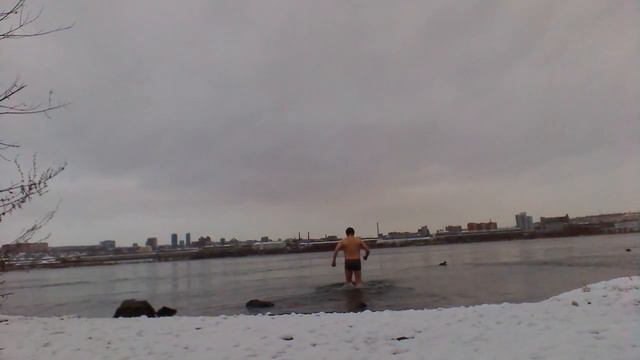 Купаюсь в Енисее 08.11.2017.ср.08.35. Поздравление Друга Егора с Днем Рождения! ;) смотреть онлайн