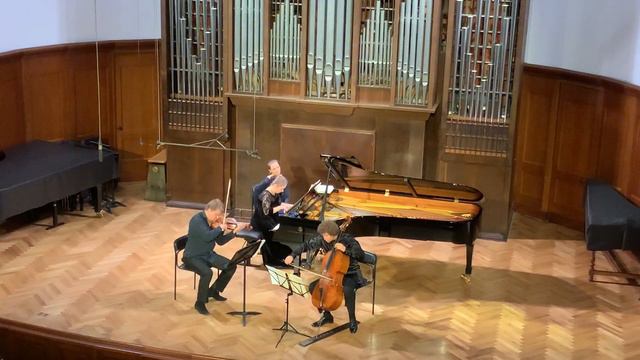 Brahms Trio Live - Shostakovich: Piano Trio No.2 in E minor, Op.67 смотреть онлайн