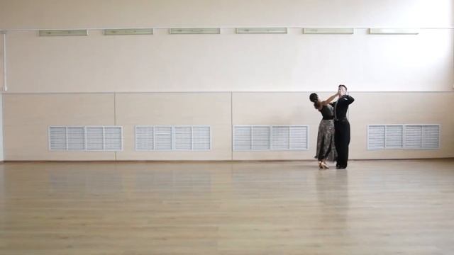 Quick Open Reverse Turn in Slow Fox | Быстрый обратный левый поворот в Медленном фокстроте смотреть онлайн