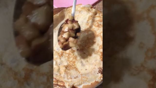 Блины с яблоками и корицей / блины с начинкой смотреть онлайн