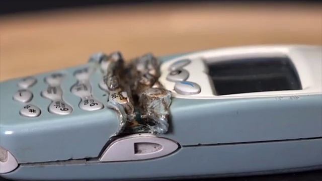 1000 ГРАДУСОВ против NOKIA 3310 смотреть онлайн