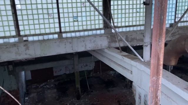 НАШЛИ МЕСТО ГДЕ КАТАТЬ ЗИМОЙ / СТРИТ СО СНЕГОМ В -30 / ВЫНОСИМ ДВЕРИ С НОГИ смотреть онлайн