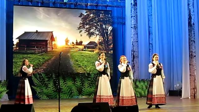 "Каля майго церама" в обр.Л.Смелковского (исп.О.Костюченко, В.Кейзерова, Л.Ерох, Е.Лесневская) смотреть онлайн