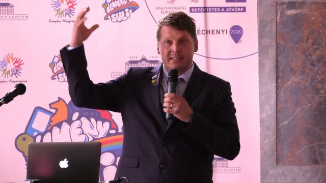 Jukka Sinnemäki – What moves our children? - cornerstones of learning смотреть онлайн