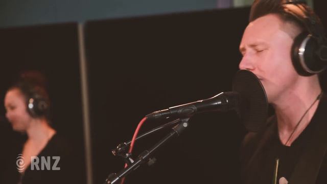 Louis Baker 'Addict' live смотреть онлайн