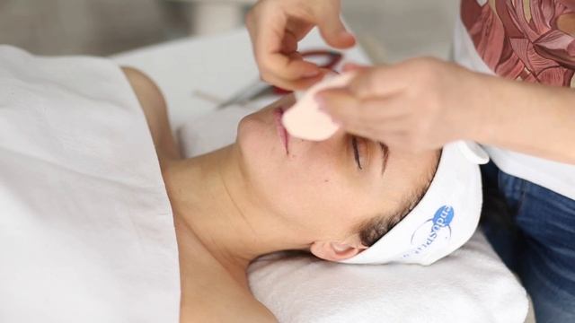 Аппликация на область круговой мышцы рта. Эстетическое тейпирование. Специалист: Вера Соболевская. смотреть онлайн