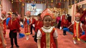 Танец с помпонами «Российский флаг»  (студия «Шанс»). Группа №5 «Звёздочки»