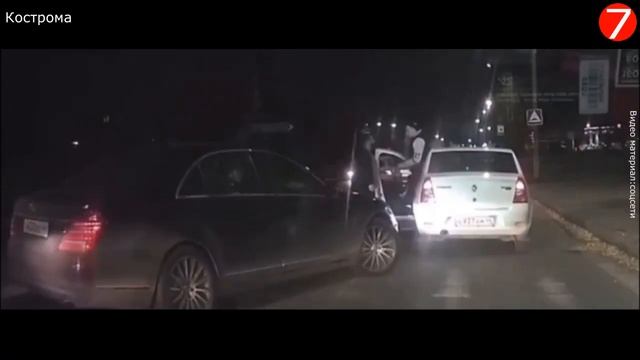 Водитель на черном мерседесе неожиданно нарвался на великана. смотреть онлайн
