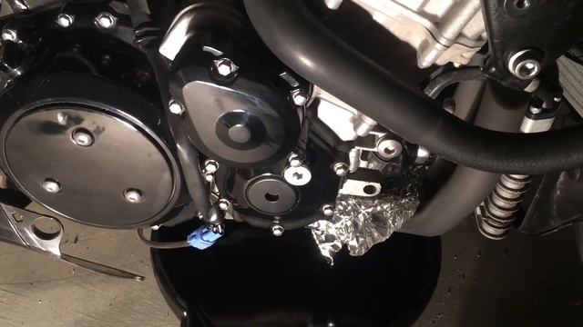 HOW TO PERFORM A SUZUKI Hayabusa SPORT BIKE Motorcycle Oil Change - SECRET TIP WITH FOIL! смотреть онлайн