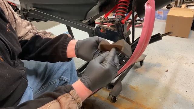 Polaris Indy Snowmobile Front Shocks Removal смотреть онлайн