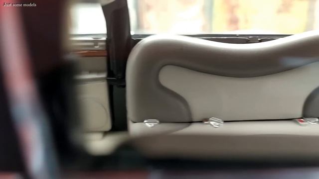 1:18 Cadillac Deville Limousine 2004 - SunStar [Unboxing] смотреть онлайн