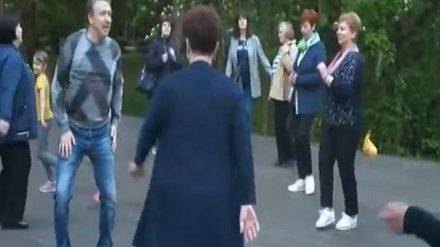 Месяц май в Измайловском парке Ч 1 смотреть онлайн