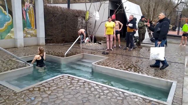 Ice Hole Bathing |Girls,men Bathe Winter In Ice Water! Epiphany Bathing! Крещенские купания 2023!№8