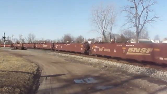 CSX stack train at Deshler, Ohio, Heading for the new Intermodel Terminal at Hoytville. смотреть онлайн