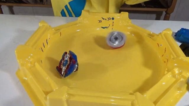 БейБлэйд Игрушки Мега Крутой Распаковка смотреть онлайн
