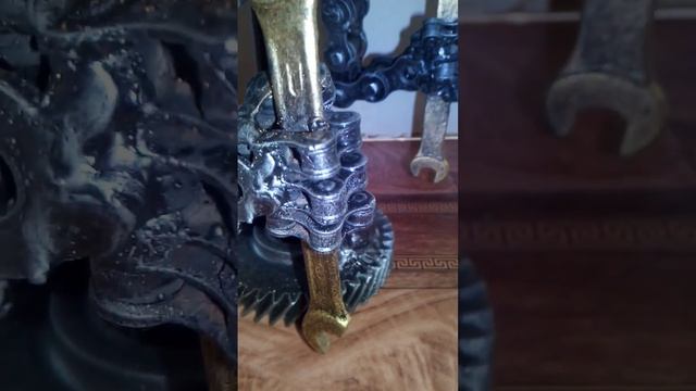 Сувенир из поршня, слесарь ремонтник смотреть онлайн