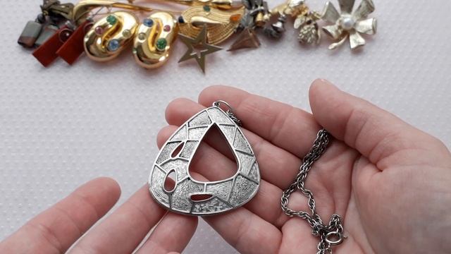 231. Самая разная винтажная бижутерия! Цепи EMMONS,клипсы VOGUE