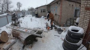 Распиловка бревна бензопилой stihl  на слэбы /Sawing logs with a stihl  chainsaw into slabs