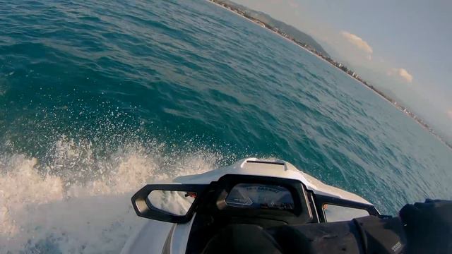 Покатушки  / езда / прохват по черному морю на мощном Аква байке, водном мотоцикле