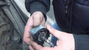 Замена лампочки ближнего света на БМВ ( 65/66 )