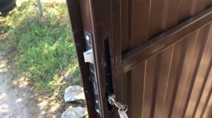 Как установить замок на калитку