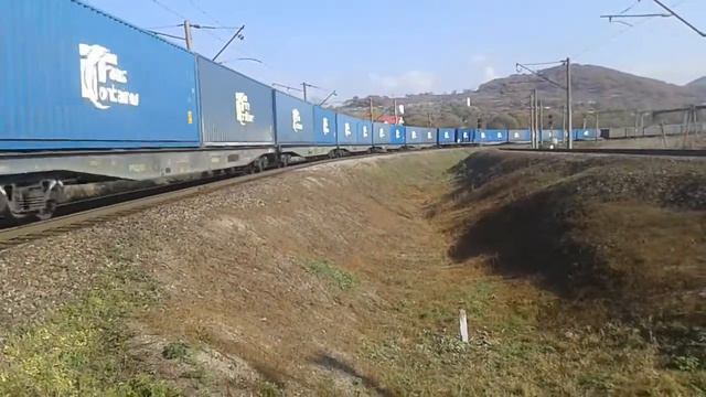 Электровоз 3ЭС5К-298 с грузовым поездом смотреть онлайн