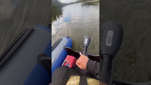 Reef 340ND + Sharmax Eco Ultra 36lbs + Lifepo4 100ah. Едет 6км/ч, для озер идеален. смотреть онлайн