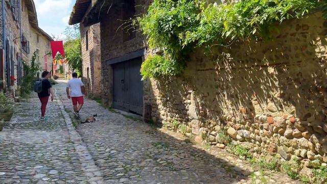 Пешеходная экскурсия по ФРАНЦИИ [4K] - Средневековый город ПЕРУЖ смотреть онлайн