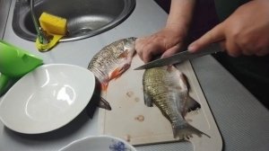 Как пожарить костлявую рыбу без костей? Жарим рыбу просто и вкусно!