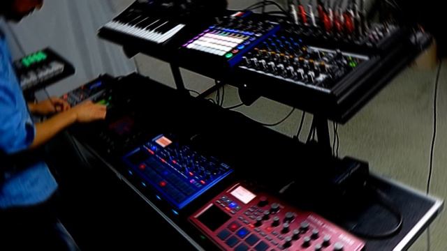 Create new tech funk, Machine live music from Japan, machine groove & Roland FA-06 Saw lead solo. смотреть онлайн